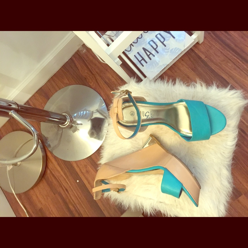Turquoise blue wedge heels 👠